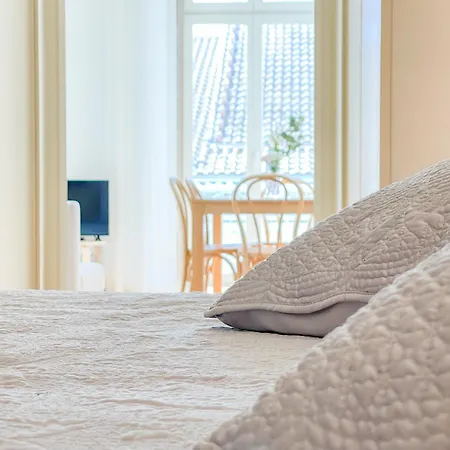 Arsenal 108, Design - New Light Downtown Chiado And River