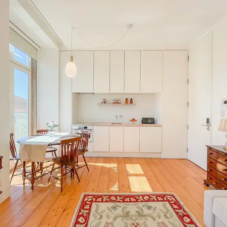 Arsenal 108, Design - New Light Downtown Chiado And River *