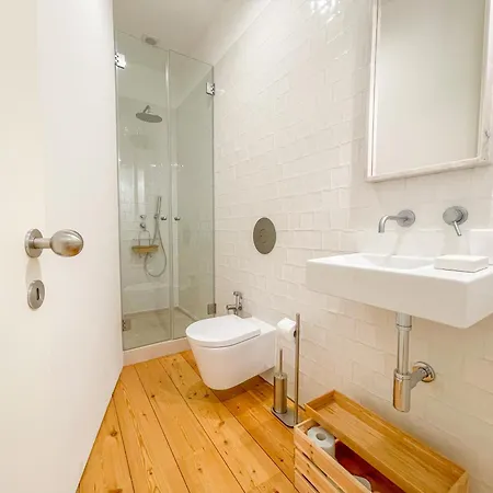 Arsenal 108, Design - New Light Downtown Chiado And River 리스본