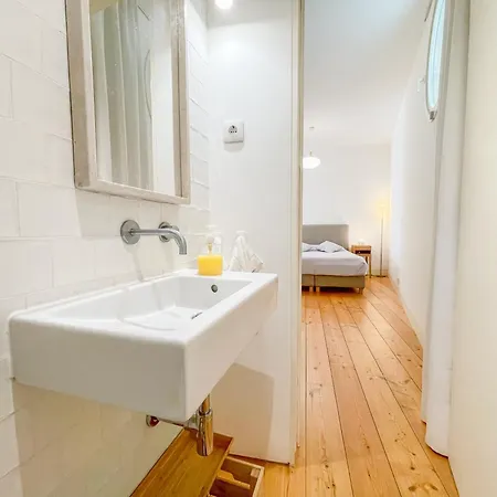 Arsenal 108, Design - New Light Downtown Chiado And River 리스본